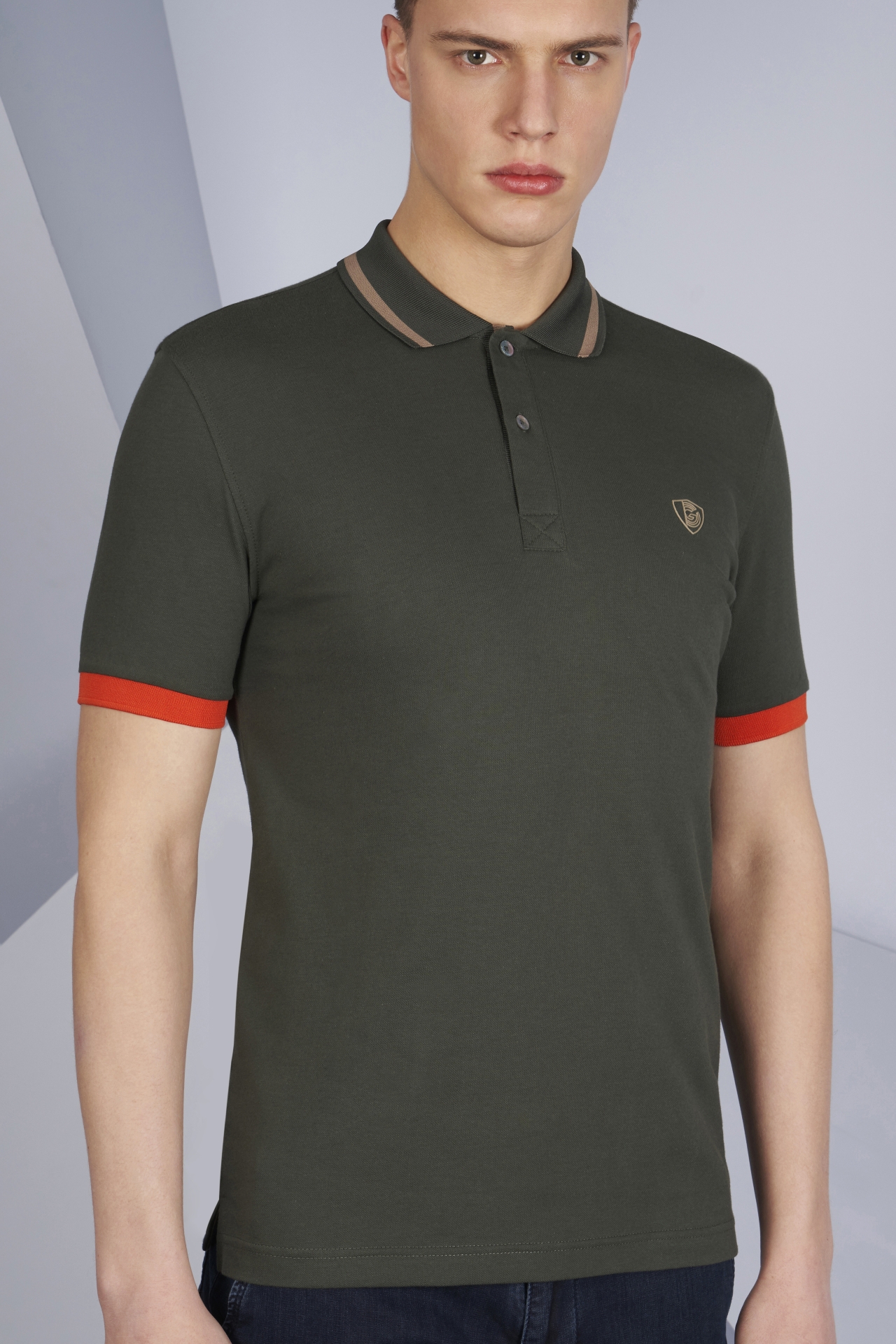 Picture of Giovane G. Designers T-shirt