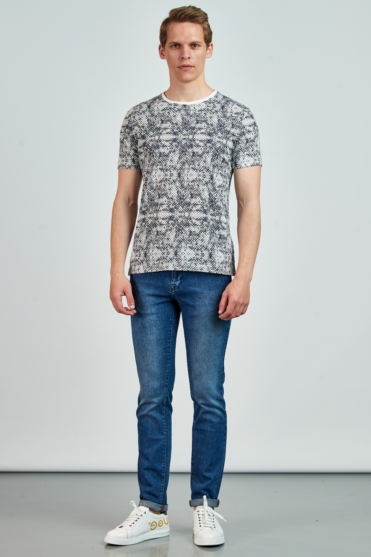 Picture of Giovane G. Designers T-shirt