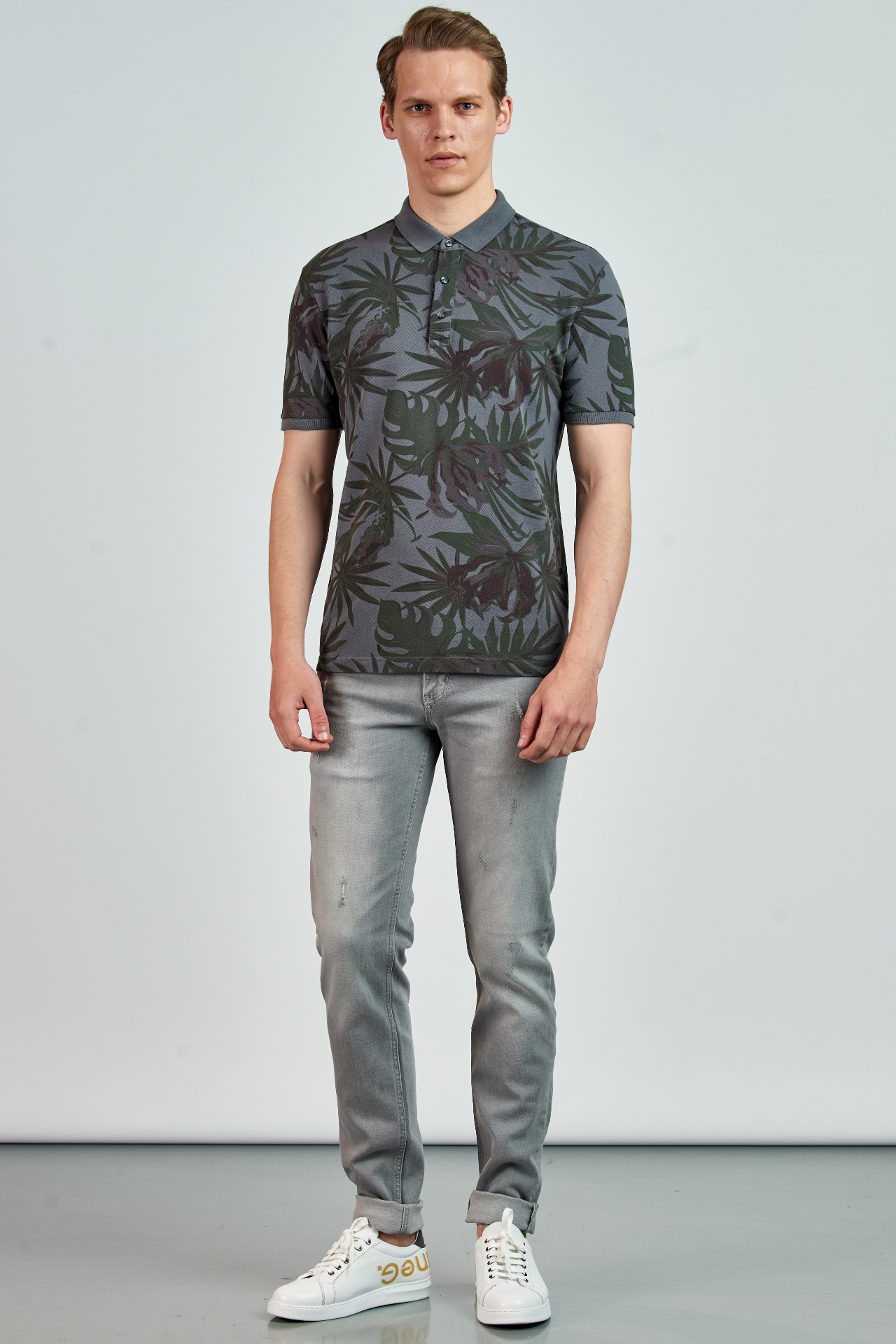 Picture of Giovane G. Designers T-shirt