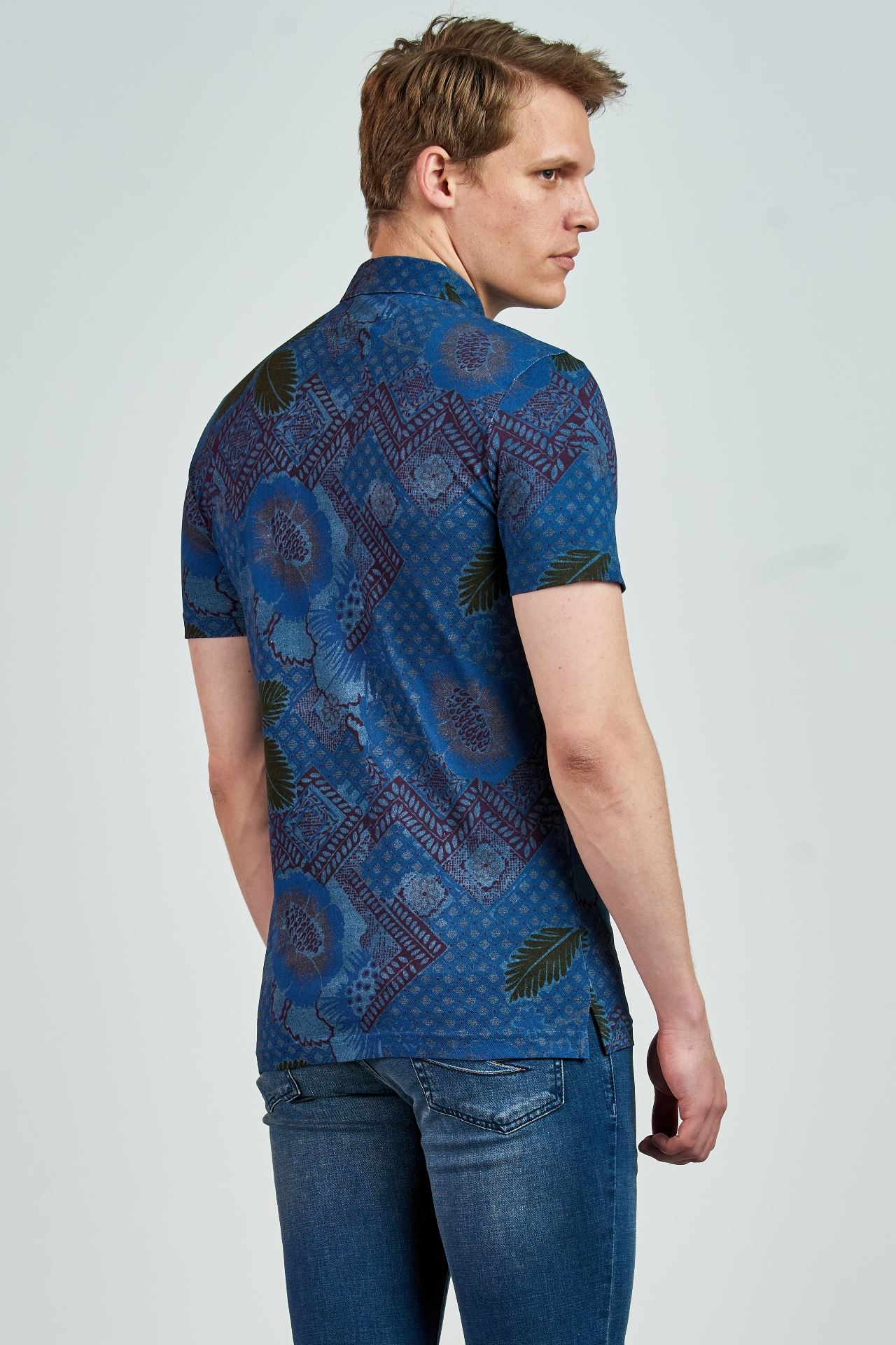 Picture of Giovane G. Designers T-shirt