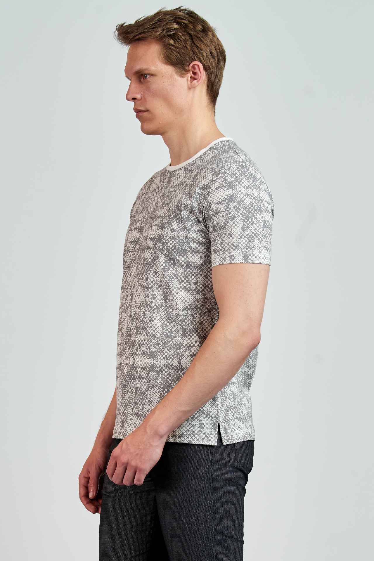 Picture of Giovane G. Designers T-shirt