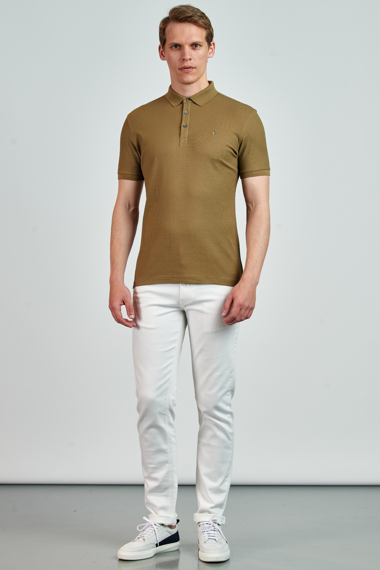 Picture of Giovane G. Designers T-shirt